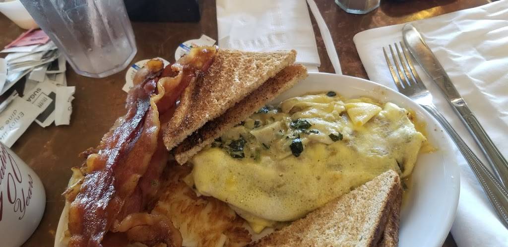 Court Street Cafe | restaurant | 805 Court St, Port Allen, LA 70767, USA | 2253304669 OR +1 225-330-4669