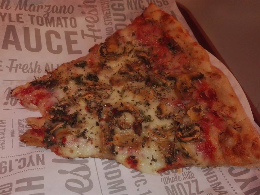 Sbarro | restaurant | 13350 Dallas Pkwy, Dallas, TX 75240, USA | 9727880036 OR +1 972-788-0036