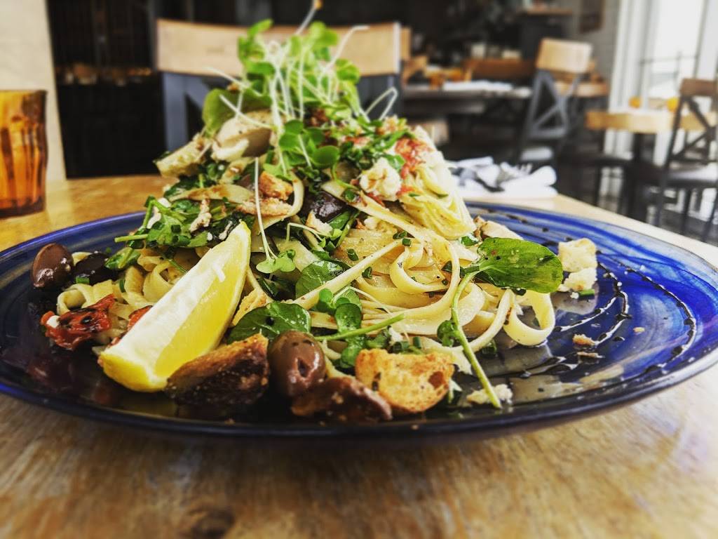 Bistro Le St-Charles | restaurant | St-, 17680 Rue Charles #100, Mirabel, QC J7J 0T6, Canada | 4508188668 OR +1 450-818-8668