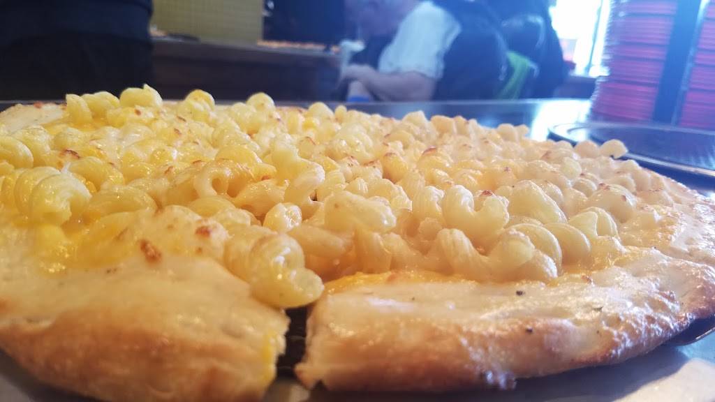 Cicis | restaurant | 2705 N Main St Ste 112, High Point, NC 27265, USA | 3368853333 OR +1 336-885-3333