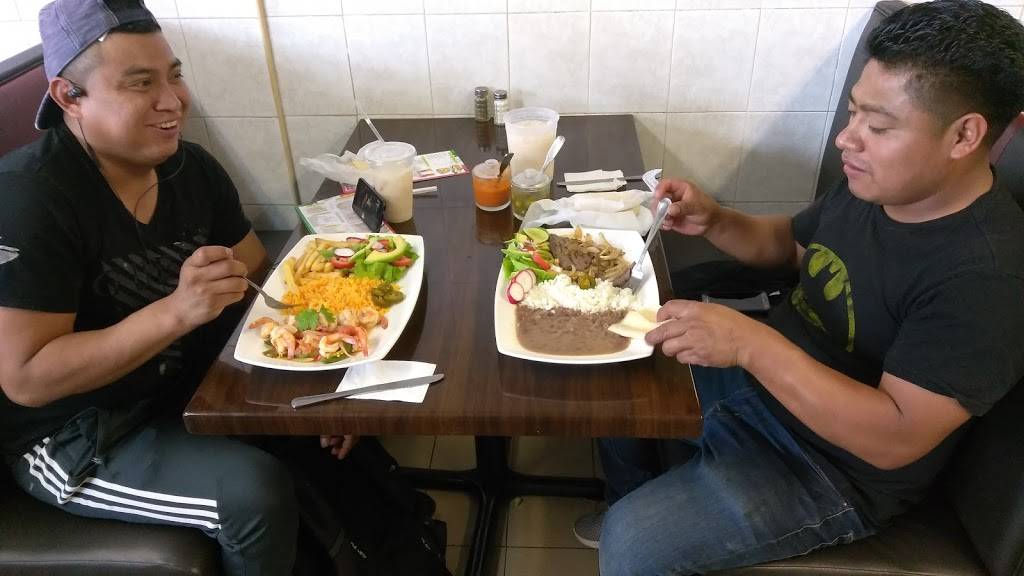 La cholita mexicana | restaurant | 6410 New Utrecht Ave, Brooklyn, NY 11219, USA | 7182565646 OR +1 718-256-5646