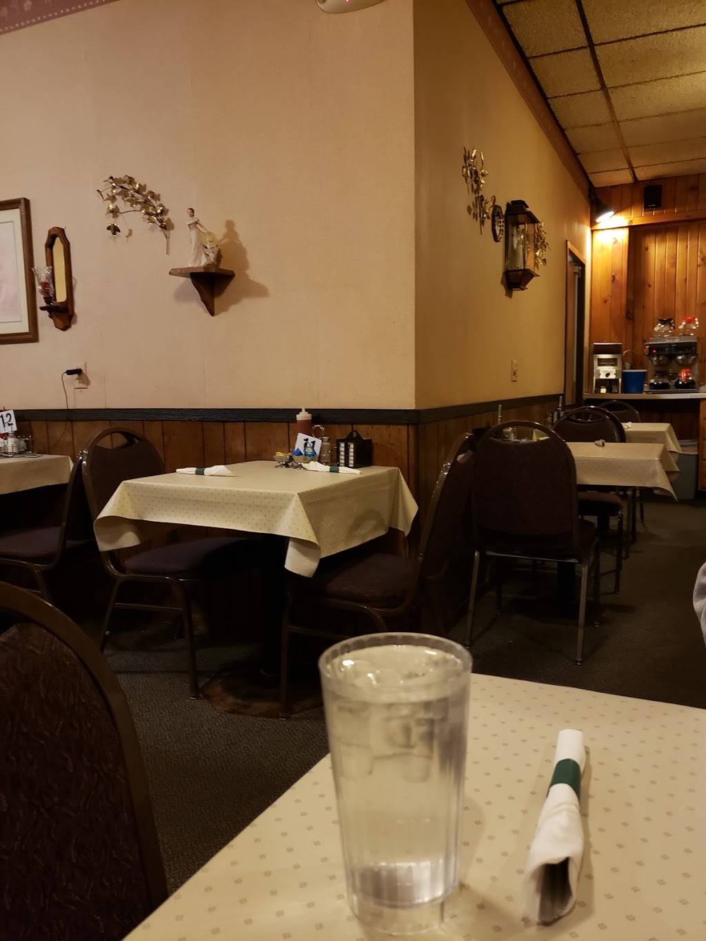 Wolf River Family Restaurant | restaurant | 422 E Beacon Ave, New London, WI 54961, USA | 9209826446 OR +1 920-982-6446