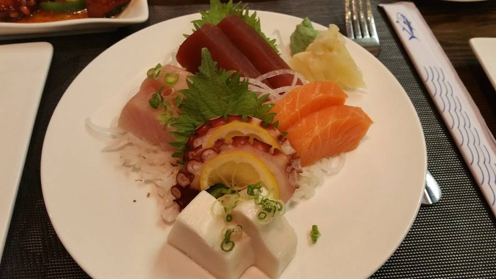 Oishii Asian fusion | restaurant | 415 NY-25A, Rocky Point, NY 11778, USA | 6318212121 OR +1 631-821-2121