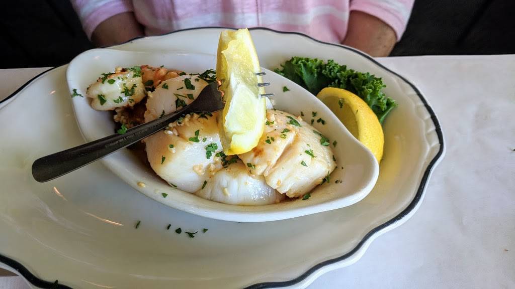 Pinewood Supper Club | restaurant | 1208 Half Moon Lake Dr, Mosinee, WI 54455, USA | 7156933180 OR +1 715-693-3180