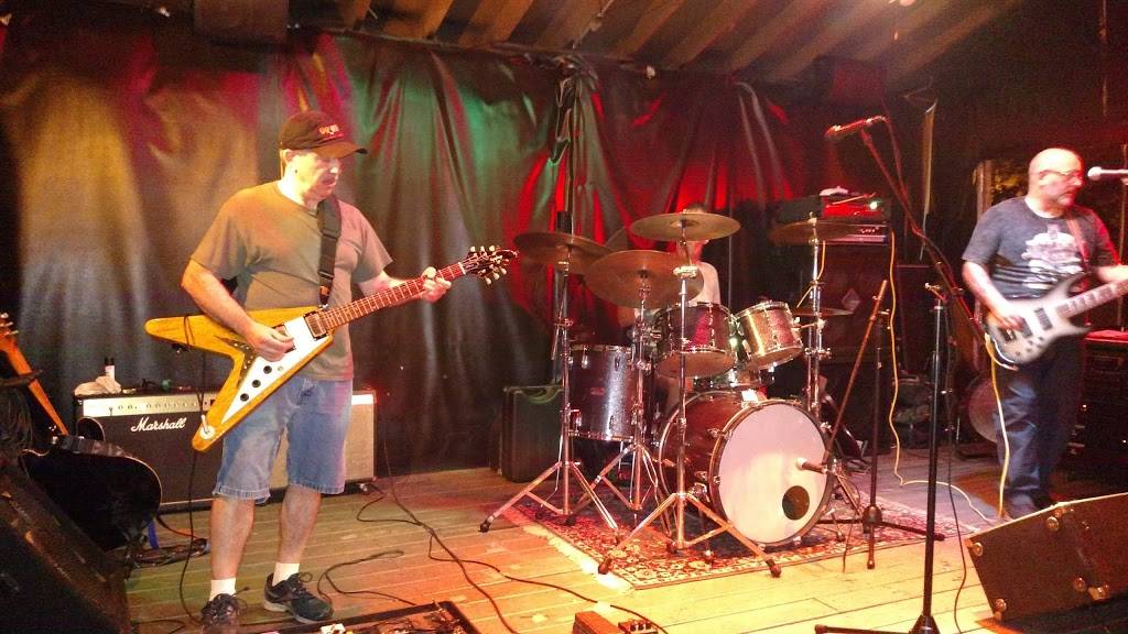 Bud and Tooties | restaurant | 601 W High Ave, New Philadelphia, OH 44663, USA | 3303088210 OR +1 330-308-8210