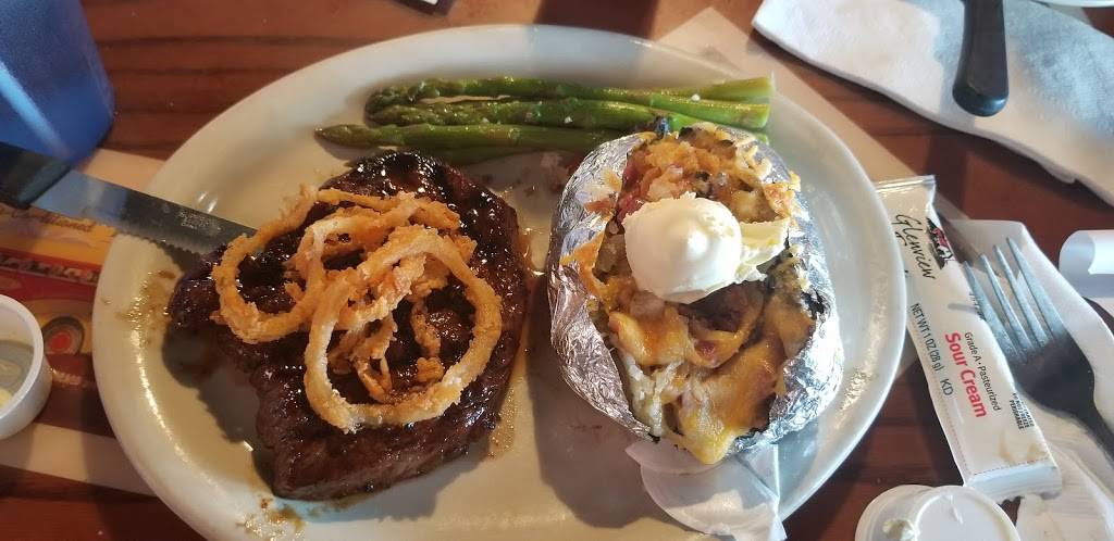 Broadway Bar & Grill | restaurant | 1013 Broadway, Highland, IL 62249, USA | 6186549032 OR +1 618-654-9032