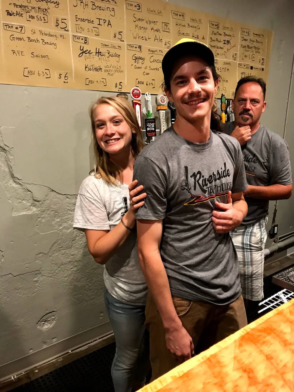 Riverside Taphouse | restaurant | 635 E Elk Ave, Elizabethton, TN 37643, USA | 4232135564 OR +1 423-213-5564