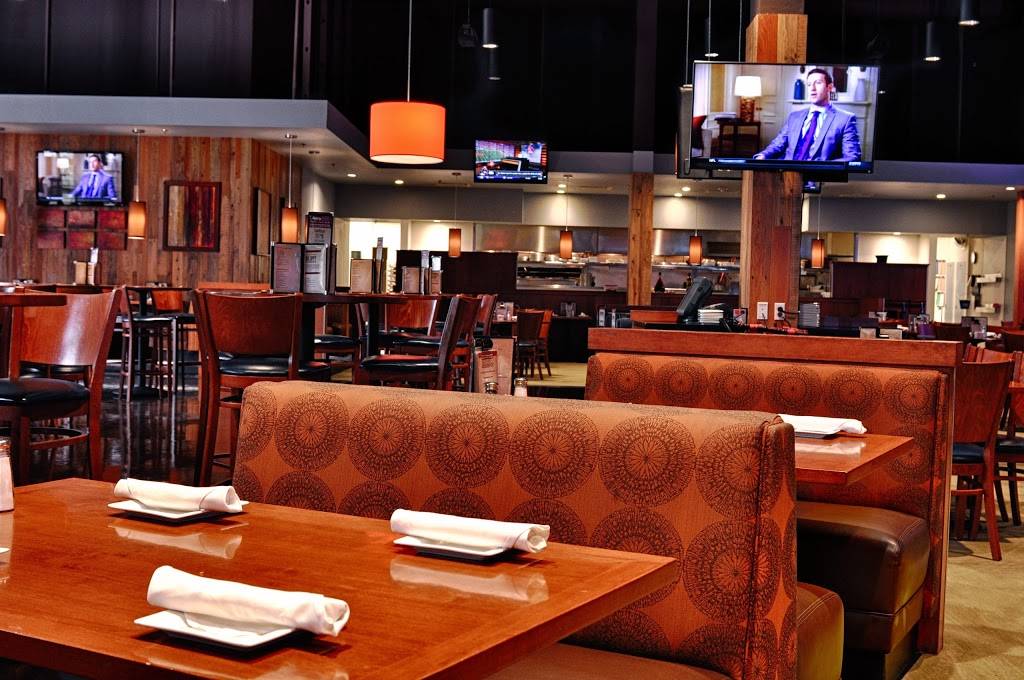 Uptown Alley Surprise | restaurant | 13525 N Litchfield Rd, Surprise, AZ 85379, USA | 6239757529 OR +1 623-975-7529