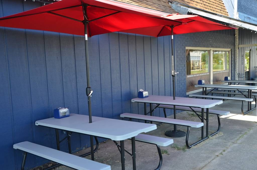 Blue Barn BBQ | restaurant | 4318, 623 E 18th St, Cedar Falls, IA 50613, USA | 3192147436 OR +1 319-214-7436