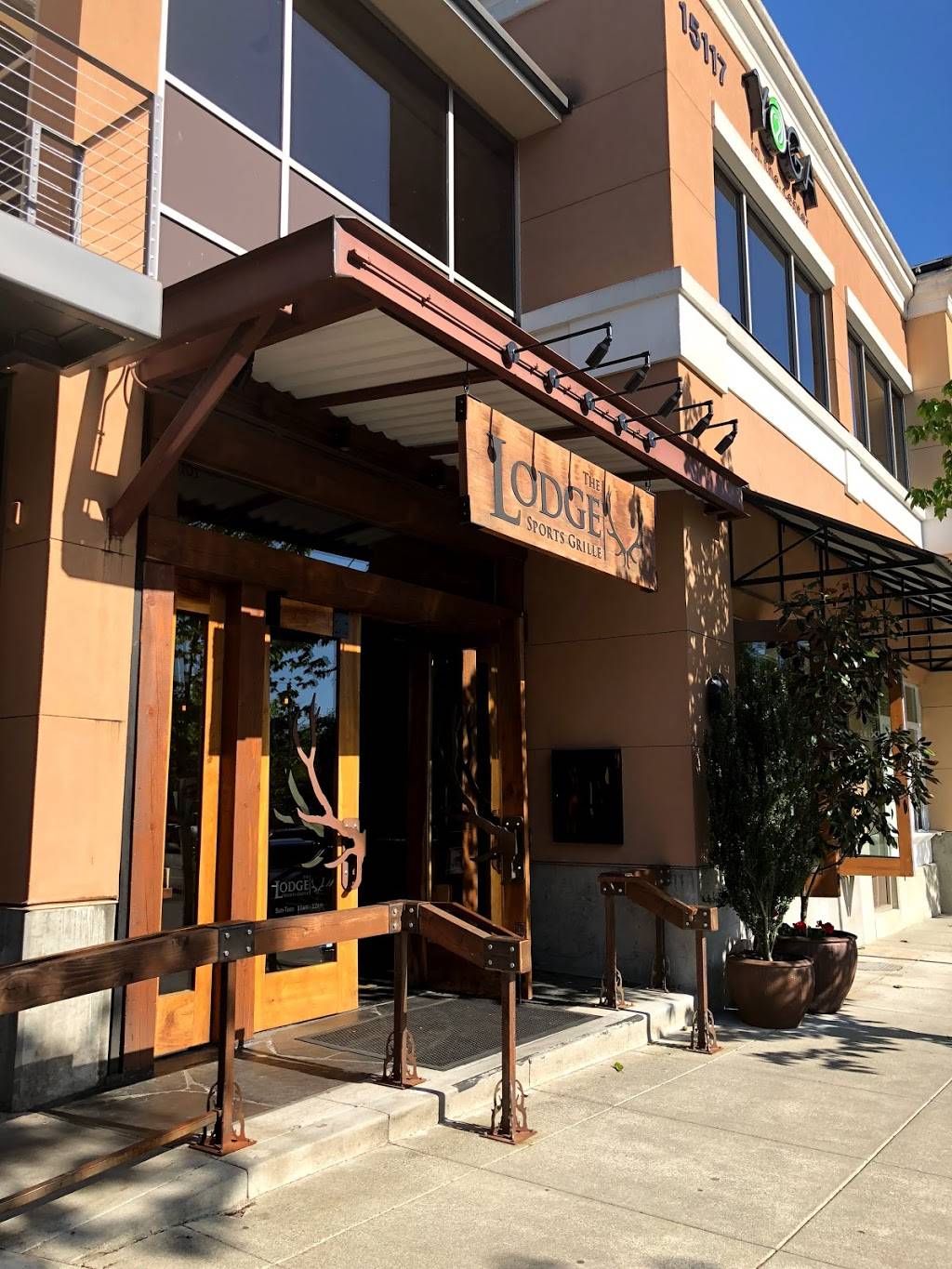 The Lodge Sports Grille | restaurant | 15117 Main St b101, Mill Creek, WA 98012, USA | 4252256347 OR +1 425-225-6347