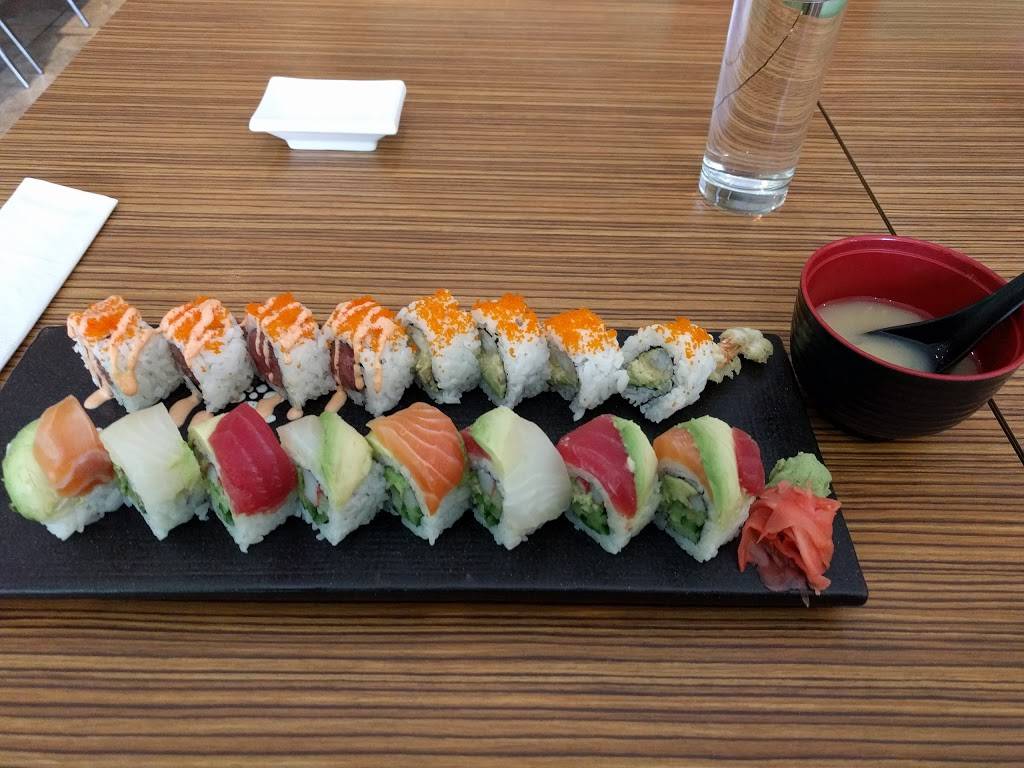 SushiMe | restaurant | 8 Beechwood Av, Vanier, ON K1L 8B4, Canada | 6137414777 OR +1 613-741-4777