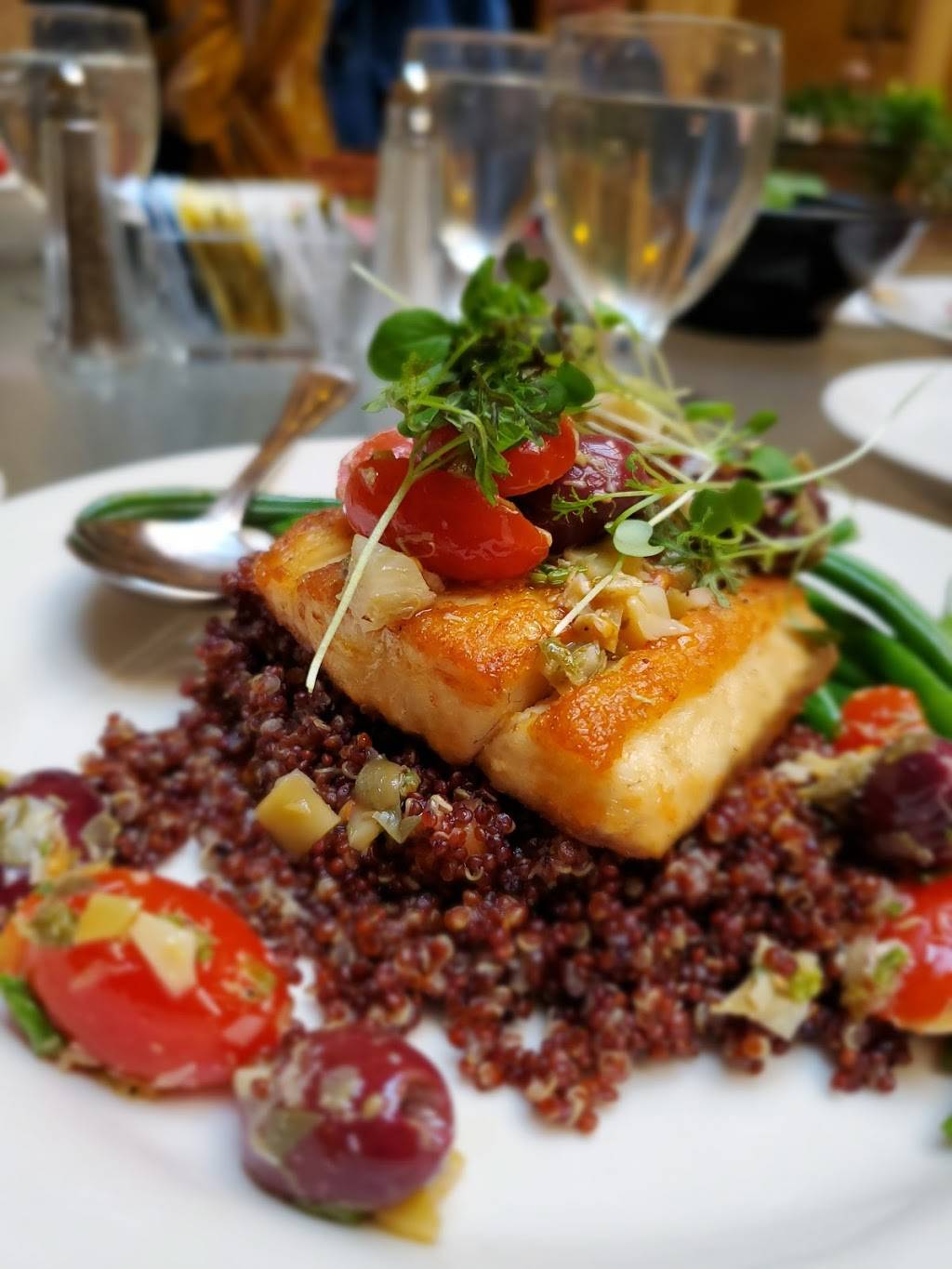 Rozzelle Court Restaurant | restaurant | 4525 Oak St, Kansas City, MO 64111, USA | 8167511278 OR +1 816-751-1278