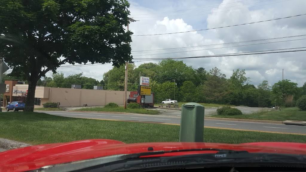 Big Johns BBQ Closed For Winter | restaurant | 1711 Harper Rd, Beckley, WV 25801, USA | 3047631370 OR +1 304-763-1370