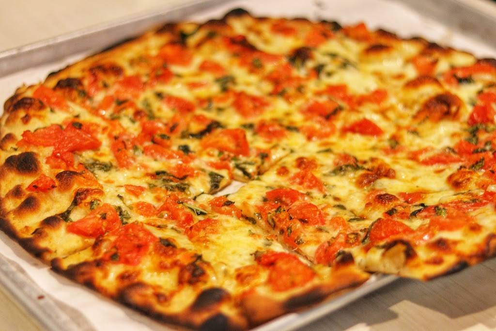 Frank Pepe Pizzeria Napoletana | restaurant | 199 Boylston St, Chestnut Hill, MA 02467, USA | 6179647373 OR +1 617-964-7373