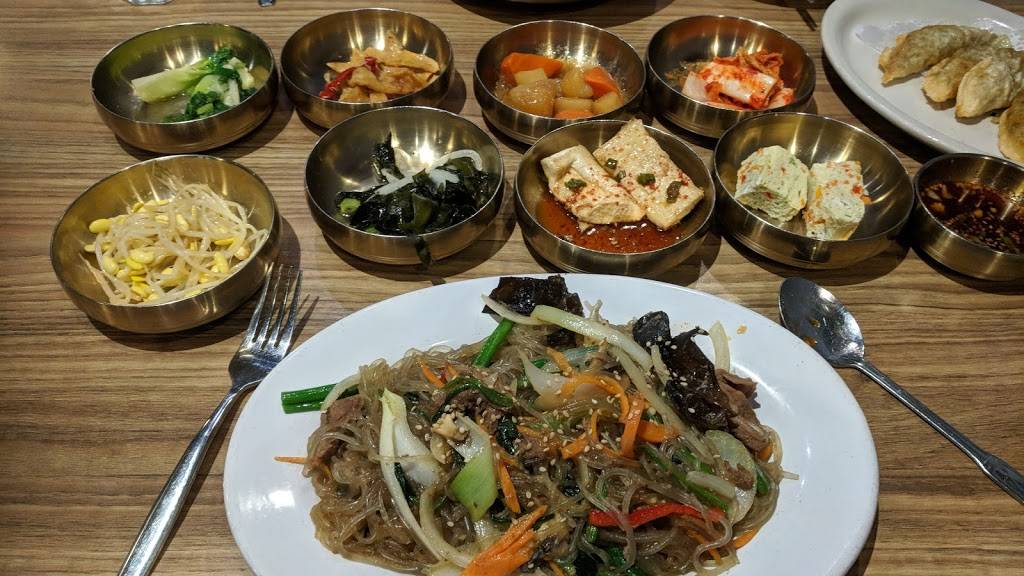 Moon Palace Restaurant | restaurant | 216 W Cermak Rd, Chicago, IL 60616, USA | 3122254081 OR +1 312-225-4081