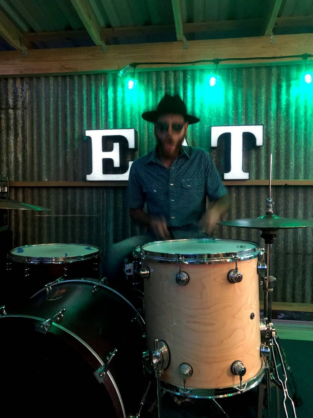 Five Mile Food Truck Park | restaurant | 6150 TX-16, Pipe Creek, TX 78063, USA | 8307967456 OR +1 830-796-7456