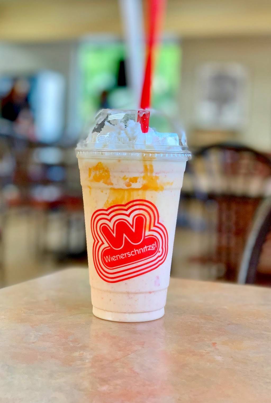 Wienerschnitzel | restaurant | 6200 White Ln, Bakersfield, CA 93309, USA | 6613974686 OR +1 661-397-4686