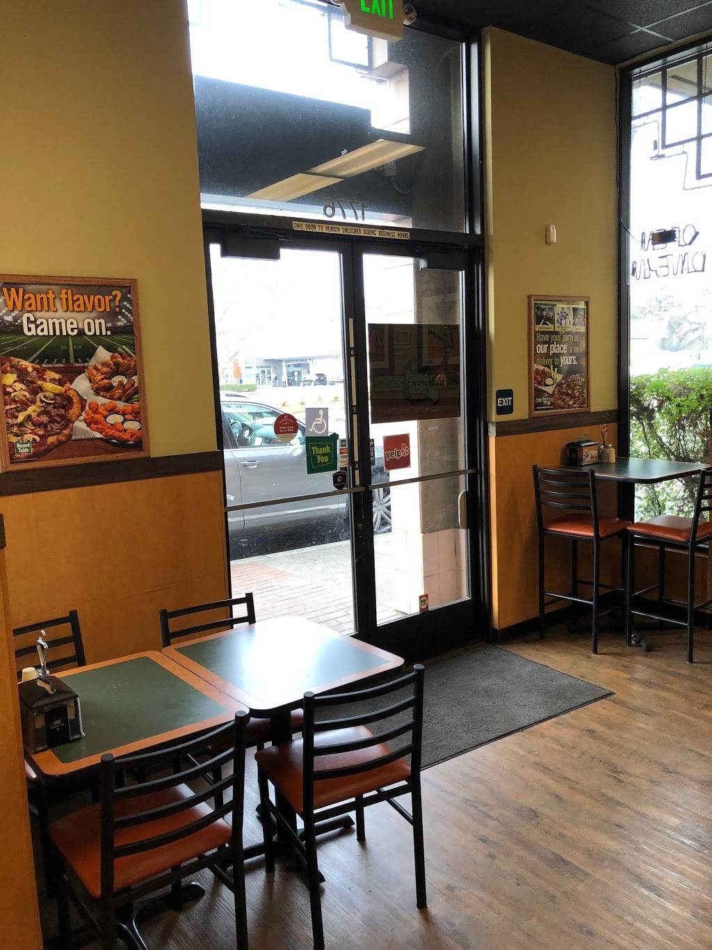 Round Table Pizza | meal delivery | 1776 N Broadway, Walnut Creek, CA 94596, USA | 9259457878 OR +1 925-945-7878