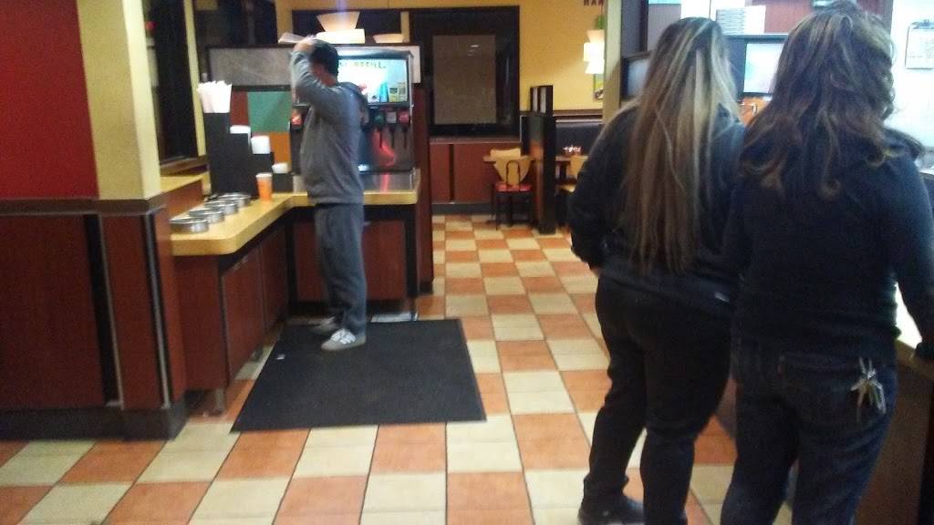 Del Taco | meal takeaway | 13730 Navajo Rd, Apple Valley, CA 92307, USA | 7602473364 OR +1 760-247-3364