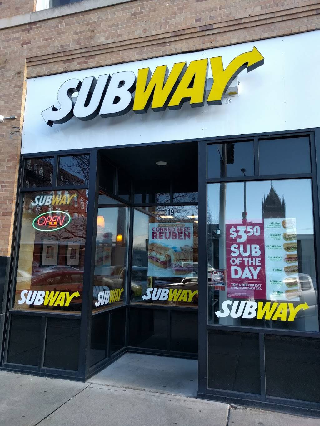 Subway | restaurant | 19 High St, Clinton, MA 01510, USA | 9787334483 OR +1 978-733-4483