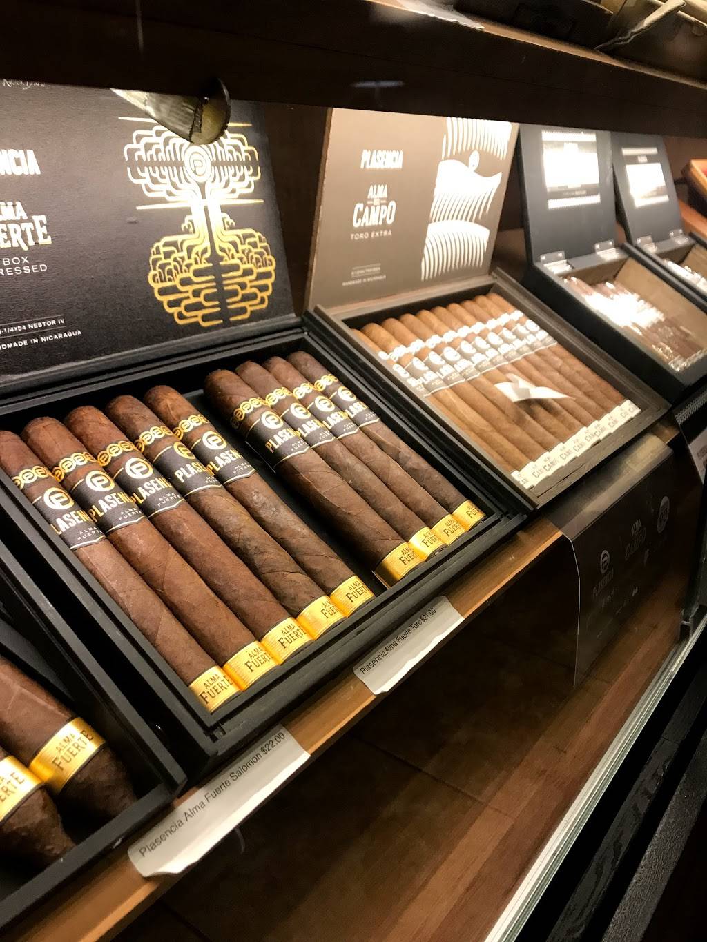 Cigar Cellar Of Miami | night club | 1557 Sunset Dr, Coral Gables, FL 33143, USA | 3053810458 OR +1 305-381-0458