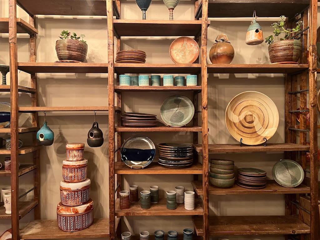 Tumbleroot Pottery Pub | restaurant | 135 W Palace Ave, Santa Fe, NM 87501, USA | 5059824711 OR +1 505-982-4711