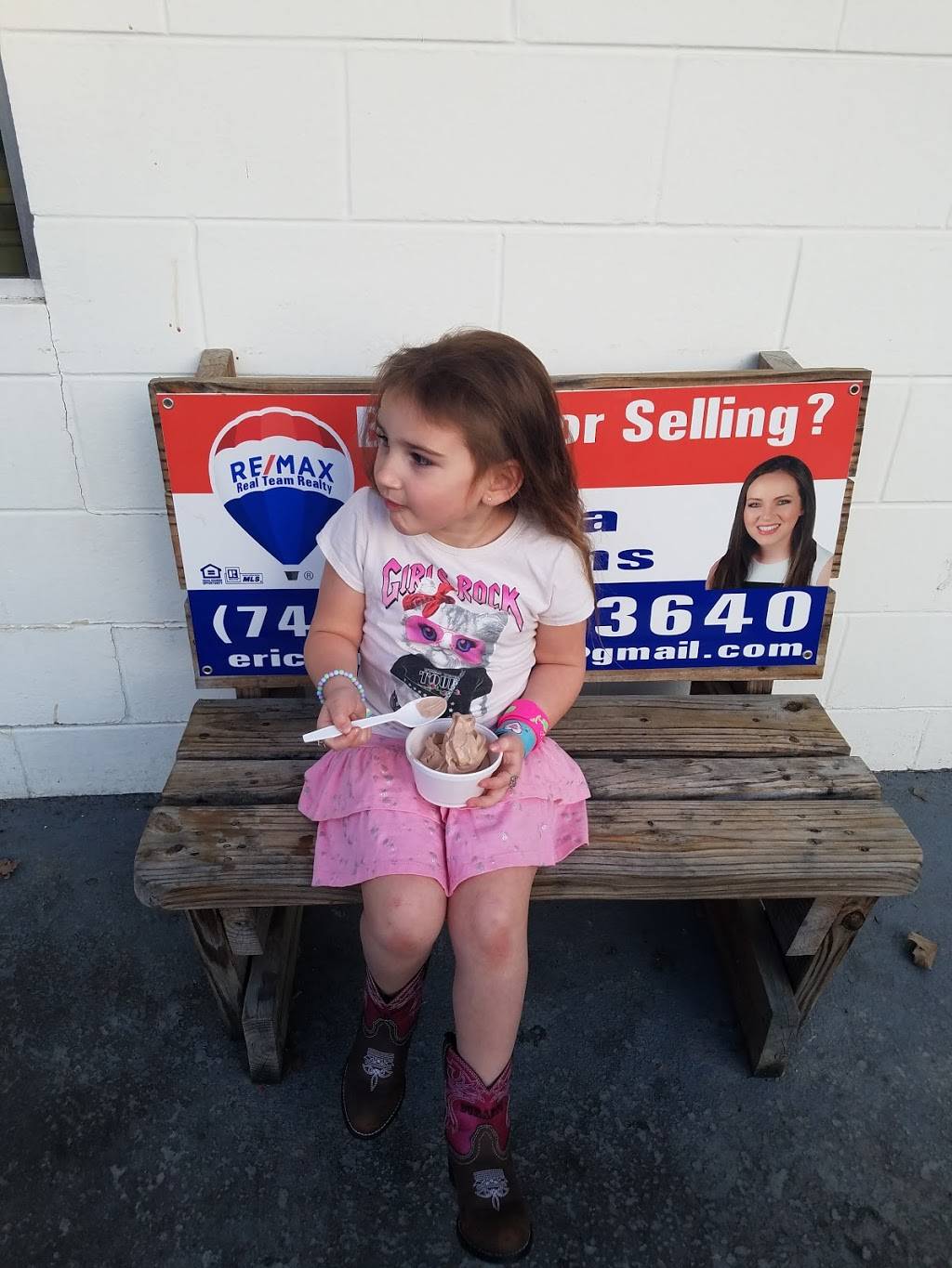 Crisps Dairy Treat | restaurant | 1216 KY-716, Ashland, KY 41102, USA | 6069288193 OR +1 606-928-8193