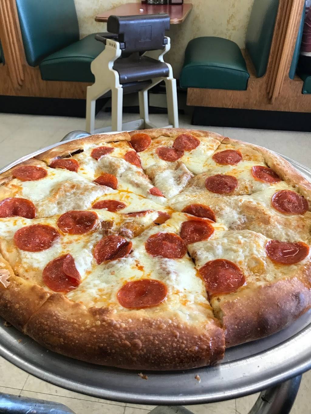 Suglias | restaurant | 5 Gold Star Plaza, Shenandoah, PA 17976, USA | 5702320007 OR +1 570-232-0007