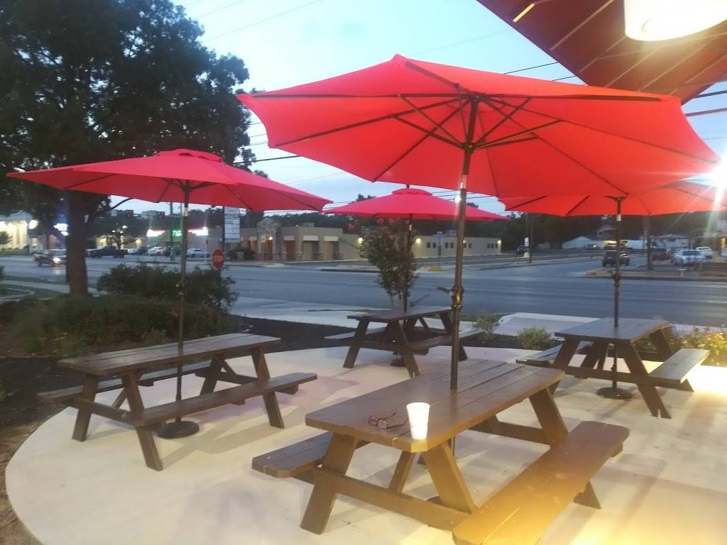 HomeTown burger | restaurant | 2719 Fredericksburg Rd, San Antonio, TX 78201, USA | 2104428868 OR +1 210-442-8868