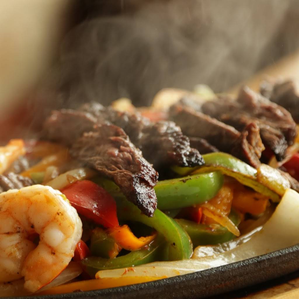 Mias Cantina - Wheeling | restaurant | 373 W Dundee Rd, Wheeling, IL 60090, USA | 8472438375 OR +1 847-243-8375