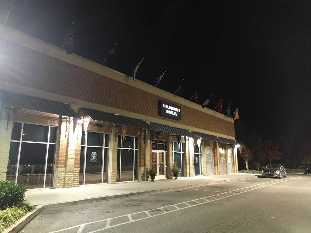 Fieldhouse Social | restaurant | 2525 University Commons Way, Knoxville, TN 37919, USA | 8655254481 OR +1 865-525-4481