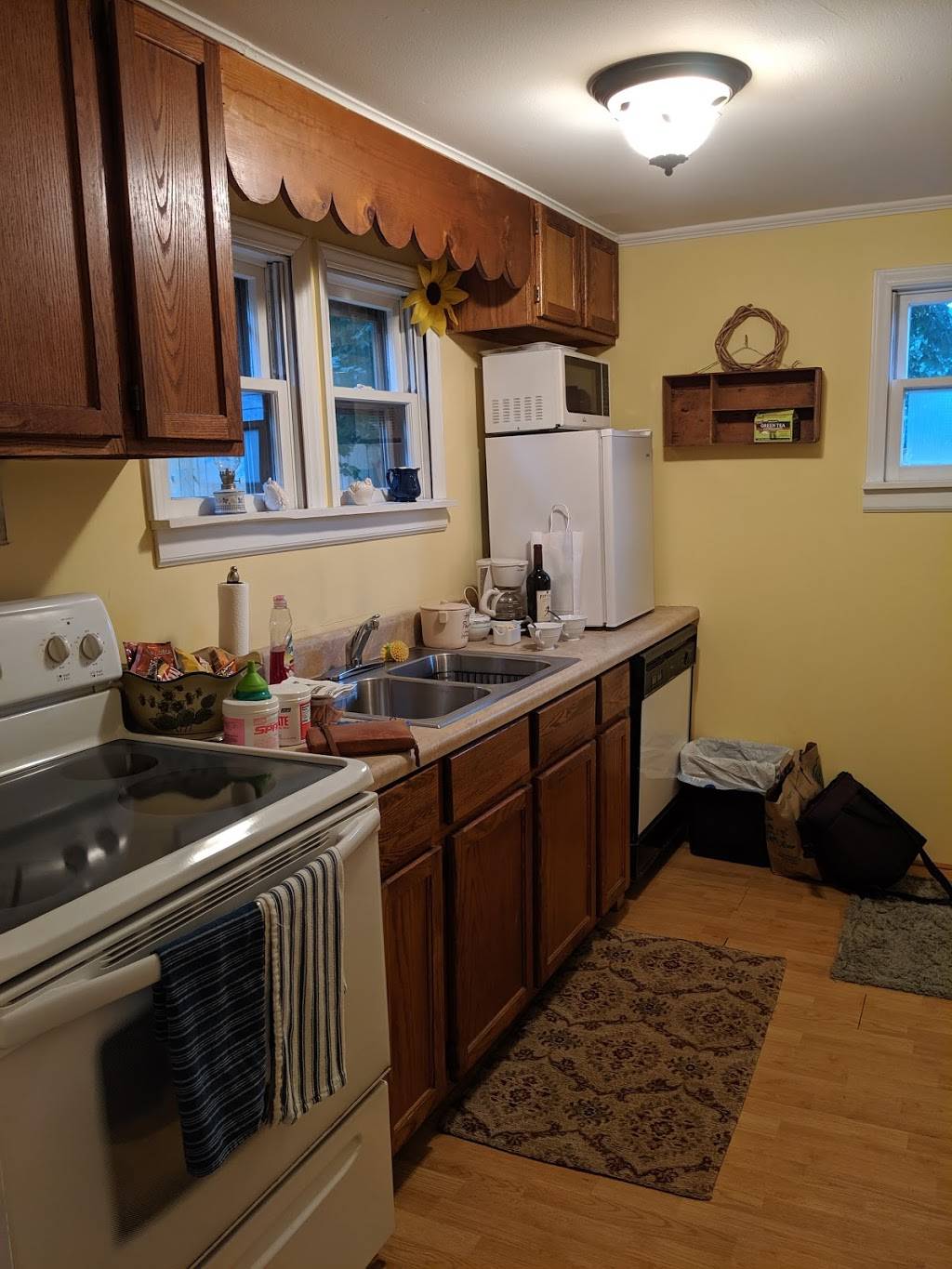 Coopers Landing Inn & Travelers Tavern | restaurant | 801 Virginia Ave, Clarksville, VA 23927, USA | 4343742866 OR +1 434-374-2866