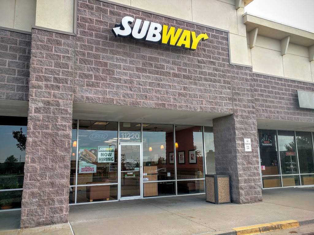 Subway | meal takeaway | 11220 W 135th St, Overland Park, KS 66221, USA | 9134024770 OR +1 913-402-4770