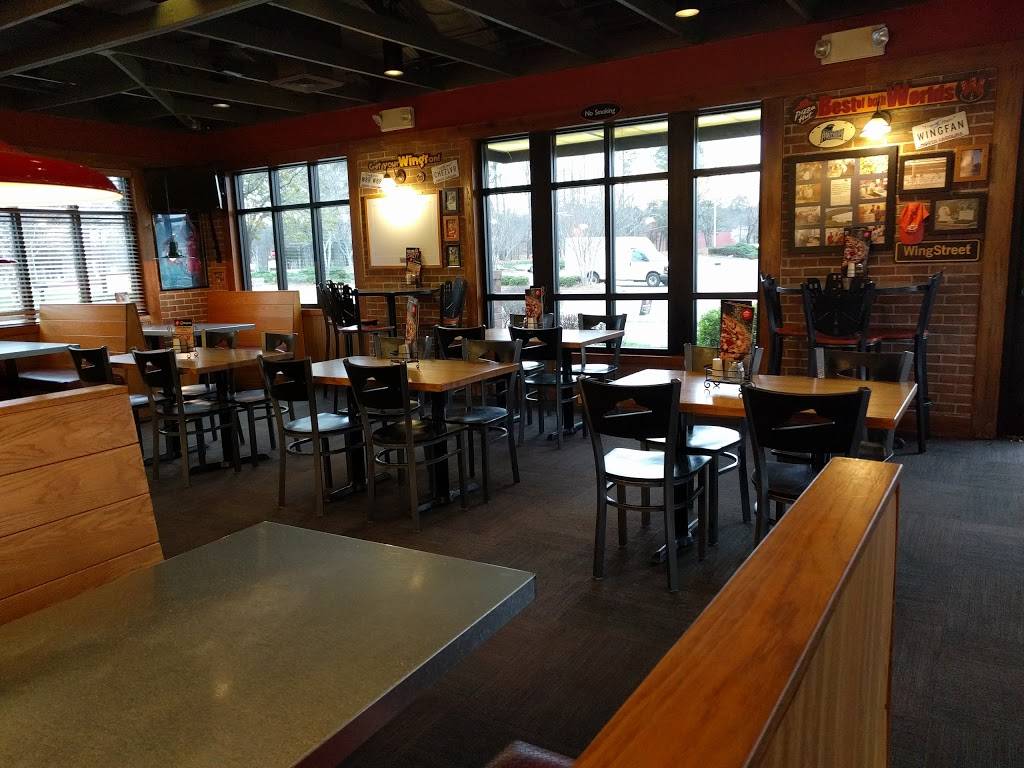 Pizza Hut | restaurant | 3734 W W.T.Harris Blvd, Charlotte, NC 28269, USA | 7045963355 OR +1 704-596-3355