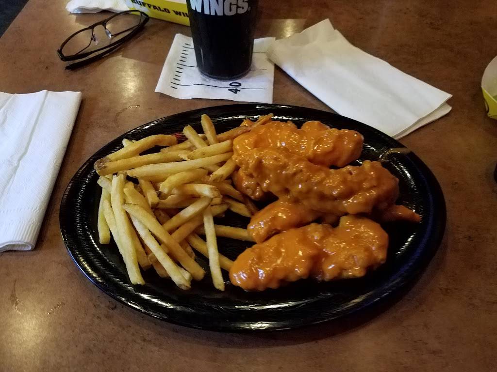 Buffalo Wild Wings | restaurant | 7811 Edinger Ave #124, Huntington Beach, CA 92647, USA | 7148988300 OR +1 714-898-8300