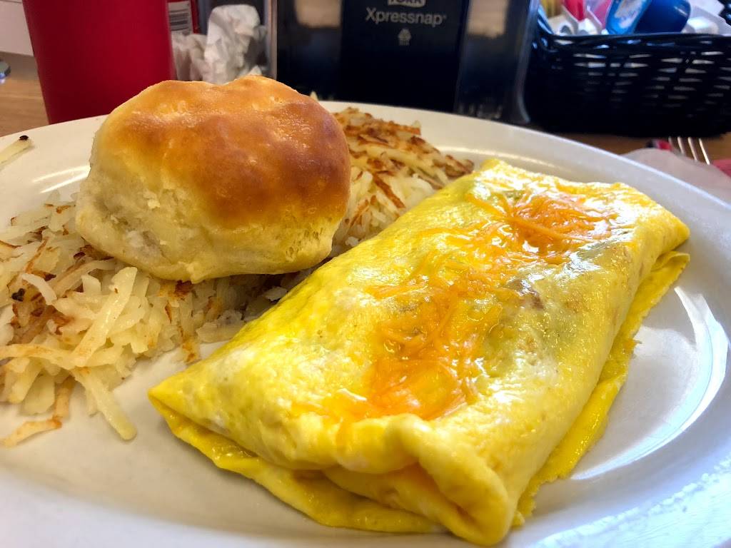 Hometown Eatery | bakery | 700 Liberty Ave, West College Corner, IN 47003, USA | 7657323830 OR +1 765-732-3830