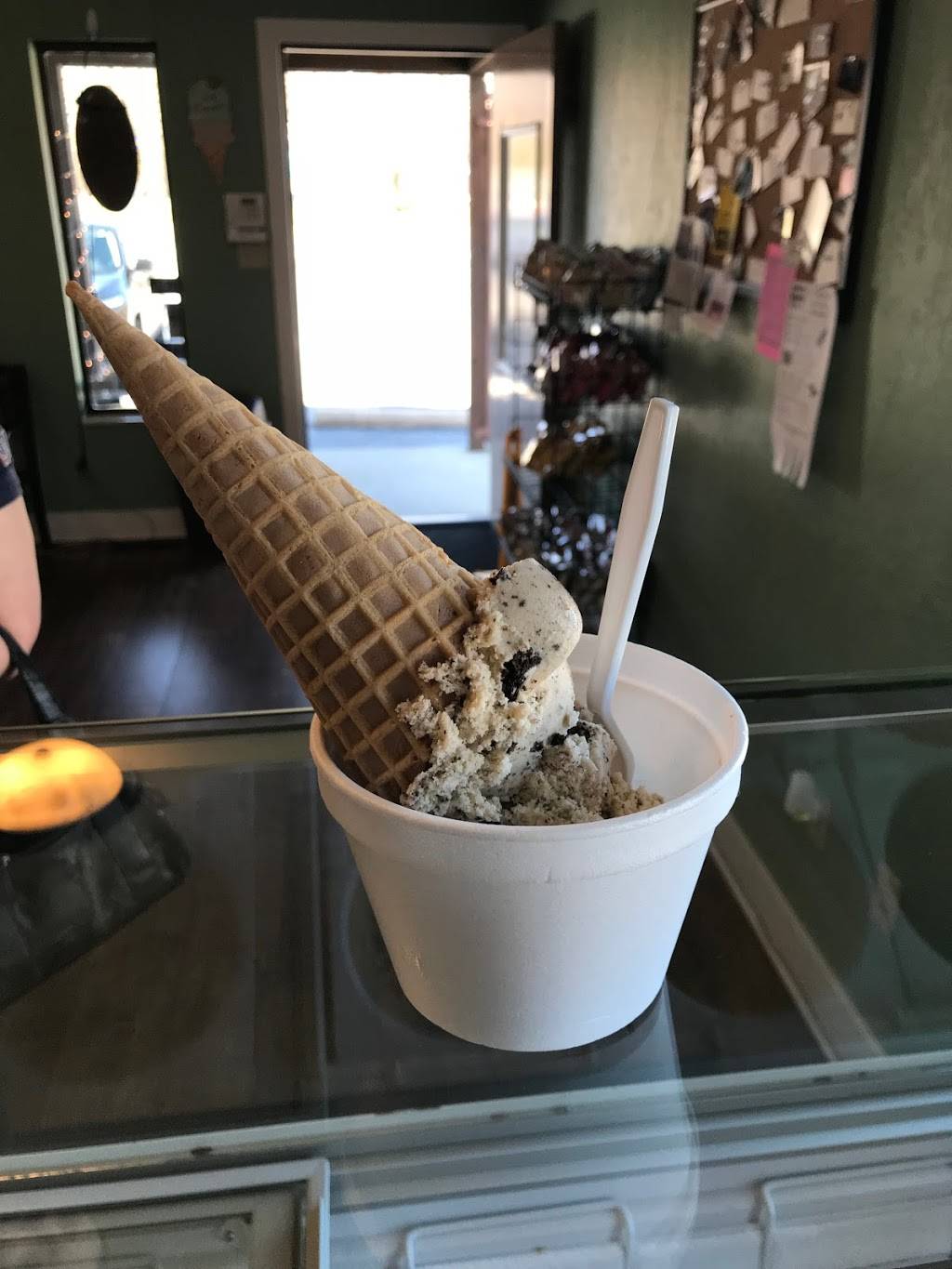 Pirtles Famous Ice Cream | restaurant | 5533, 1040 Carlyle Ave, Belleville, IL 62221, USA | 6182349904 OR +1 618-234-9904