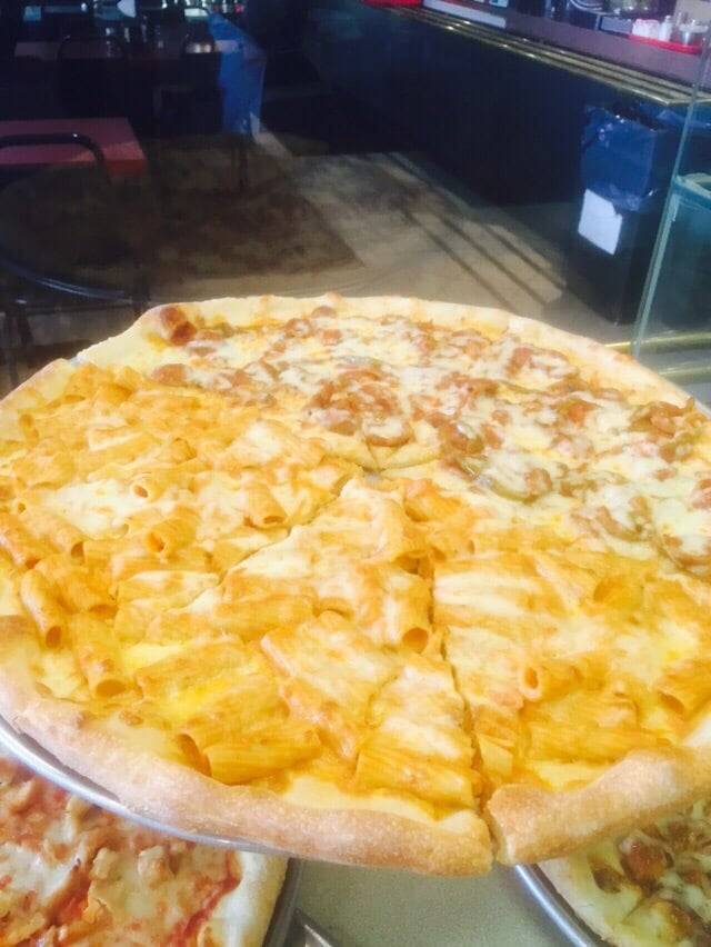 Sopranos Pizza | restaurant | 1836, 400 Minnisink Rd # 1, Totowa, NJ 07512, USA | 9732567115 OR +1 973-256-7115