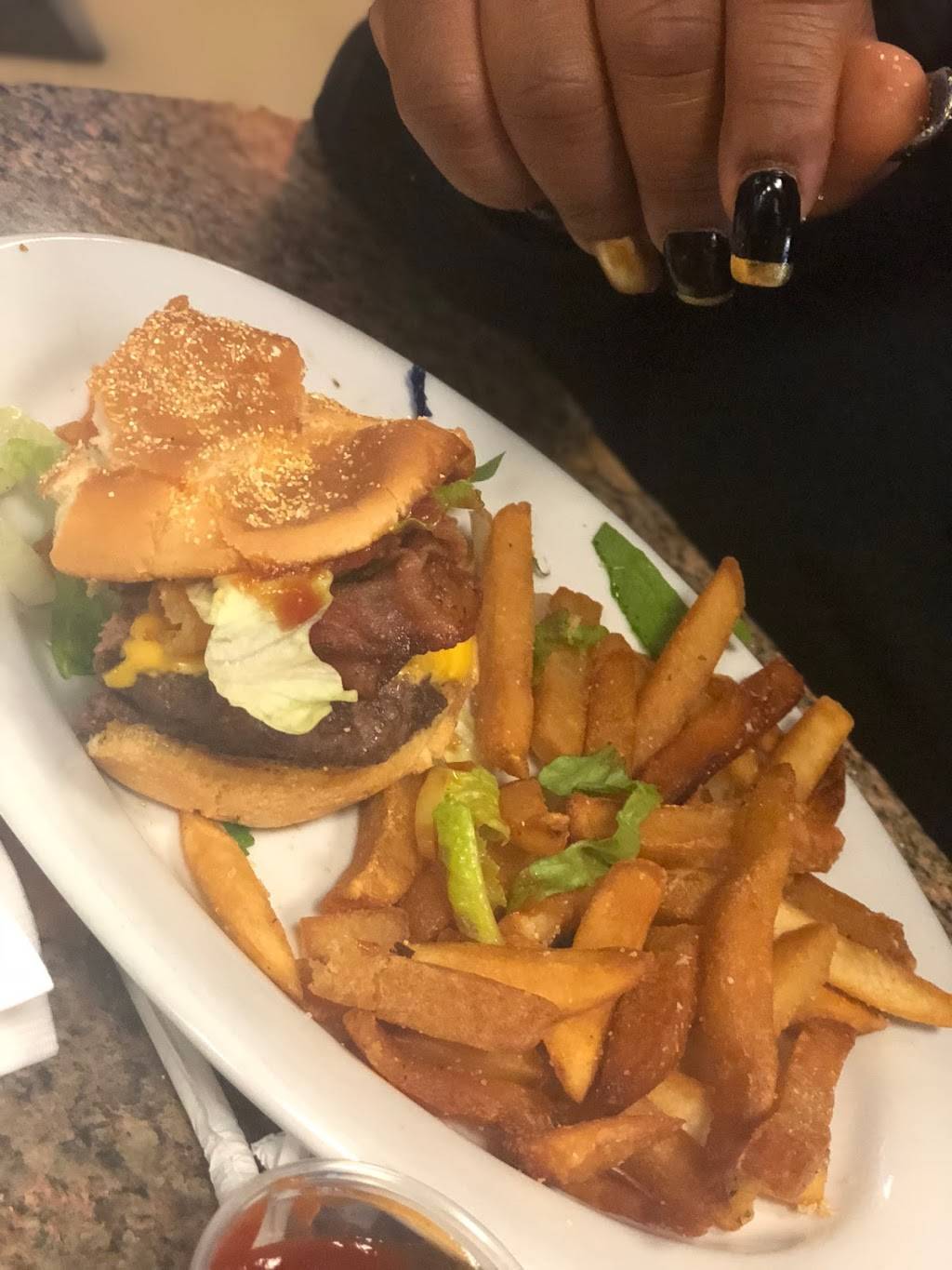 R Js Burger Joint | restaurant | 430 E 25th St #23, Tacoma, WA 98421, USA | 2535722575 OR +1 253-572-2575