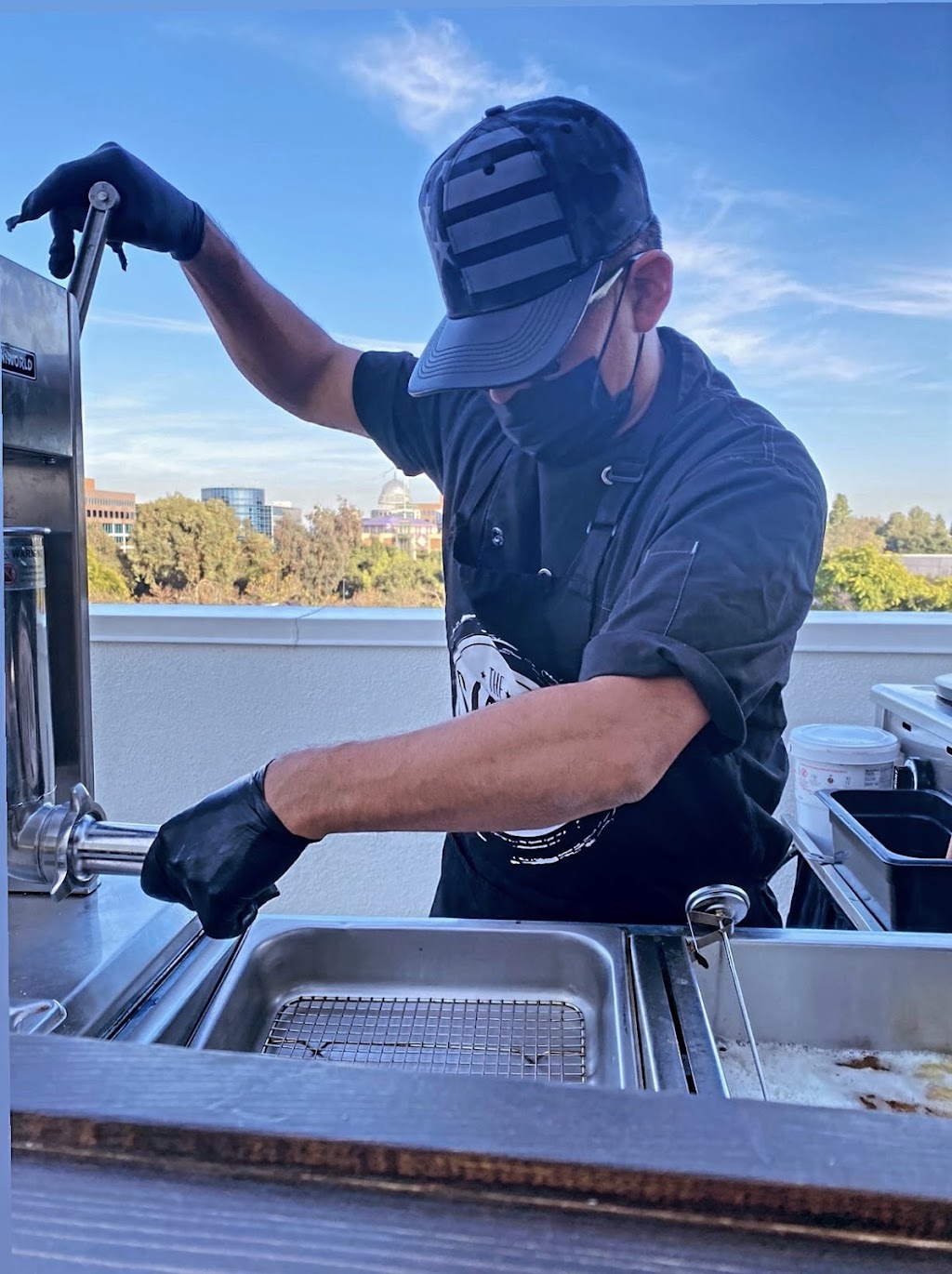 The santis crepes and funnel cake | restaurant | 6467 Vineland Ave, North Hollywood, CA 91606, USA | 8189159673 OR +1 818-915-9673