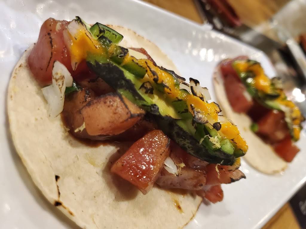 Makoto Sushi | restaurant | 2301 N Zaragoza Rd #209, El Paso, TX 79938, USA | 9153040345 OR +1 915-304-0345