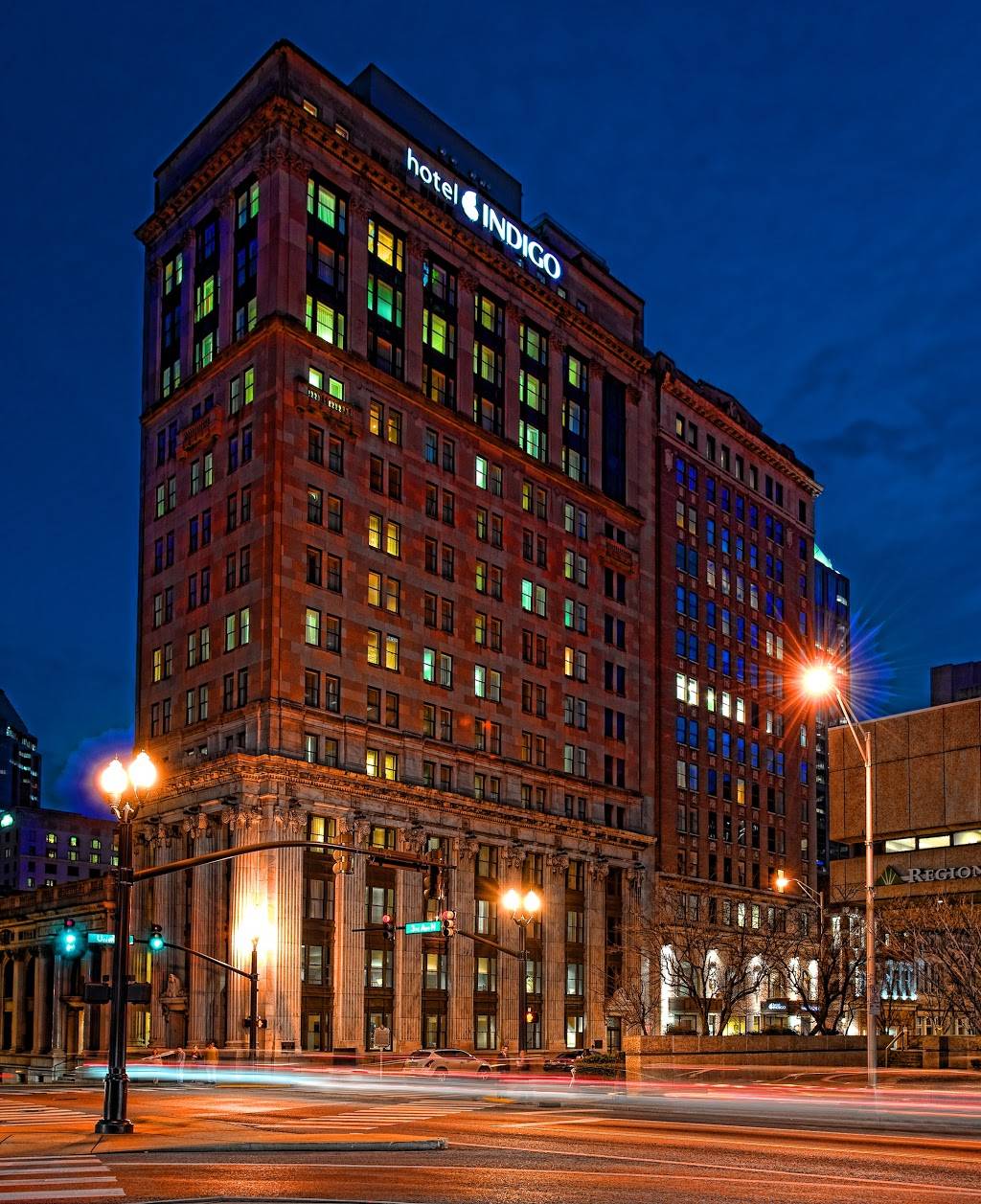 The District Bar & Kitchen | restaurant | 301 Union St, Nashville, TN 37201, USA | 6158916000 OR +1 615-891-6000