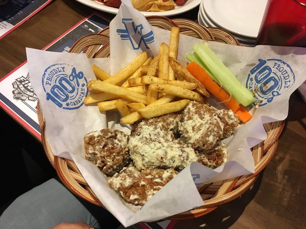 Wild Wing | restaurant | 9580 Yonge St #11, Richmond Hill, ON L4C 1V6, Canada | 9052376940 OR +1 905-237-6940