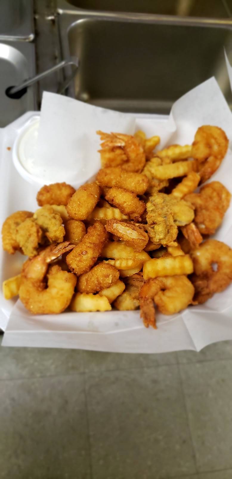 Fresh Catch Seafood Market & Carryout Restaurant | meal takeaway | 101 Hoskins St, High Point, NC 27260, USA | 3368844110 OR +1 336-884-4110
