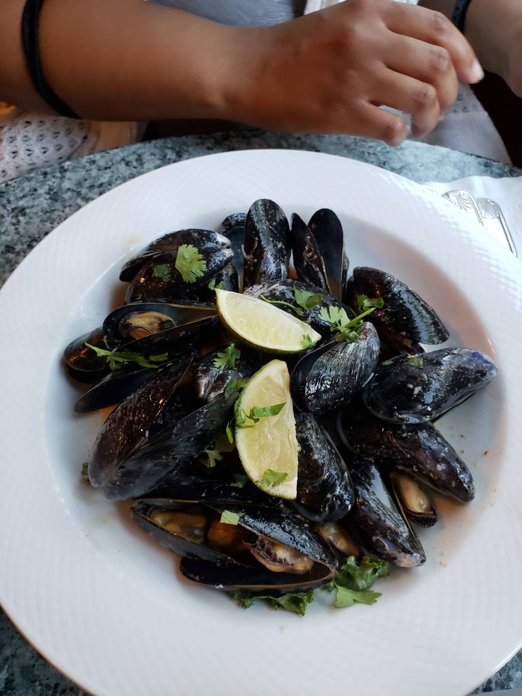 Union River Lobster Pot | restaurant | 8 South St, Ellsworth, ME 04605, USA | 2076675077 OR +1 207-667-5077