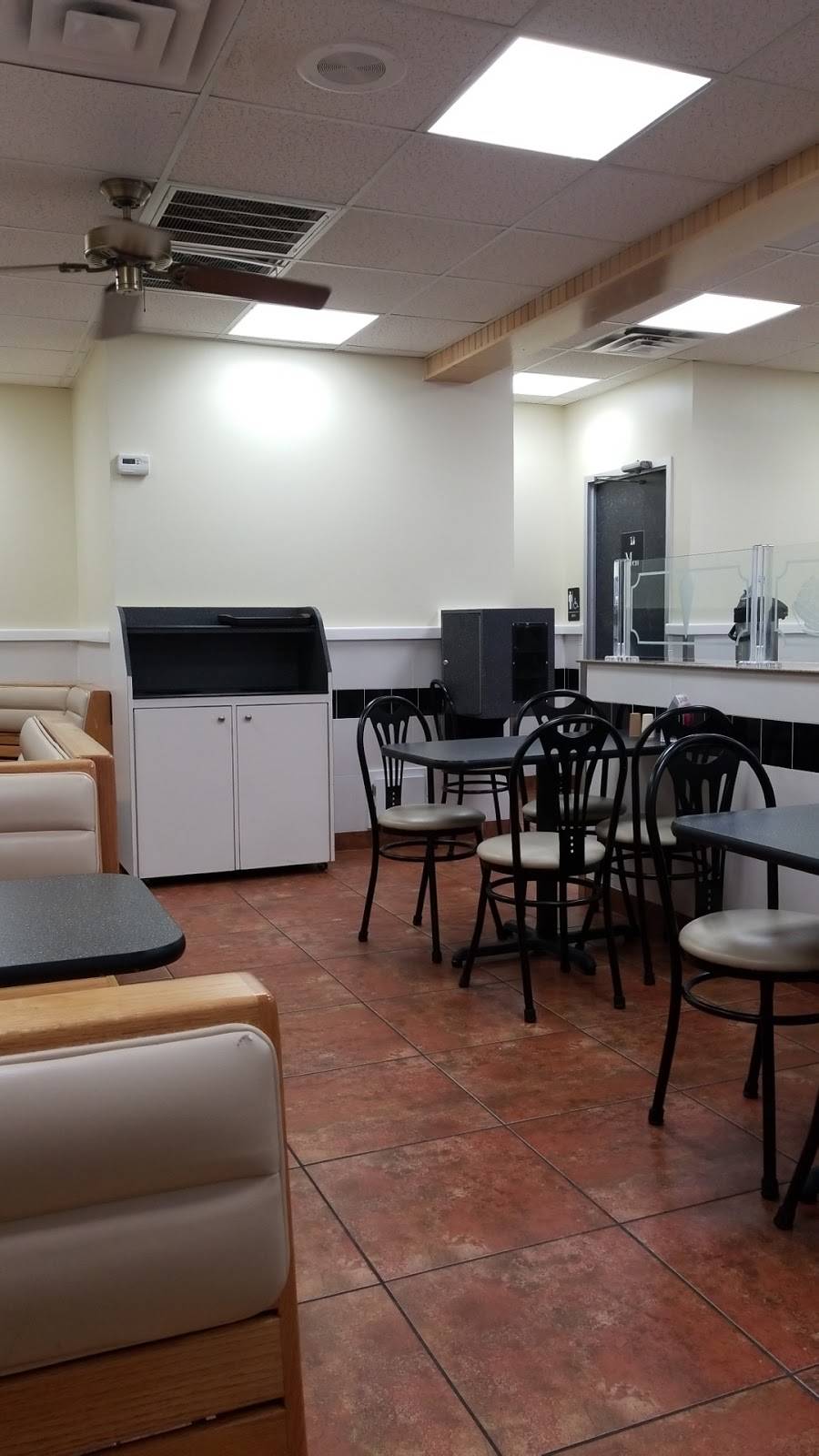 Braums Ice Cream & Burger Restaurant | restaurant | 440 N Tyler Rd, Wichita, KS 67212, USA | 3167225064 OR +1 316-722-5064