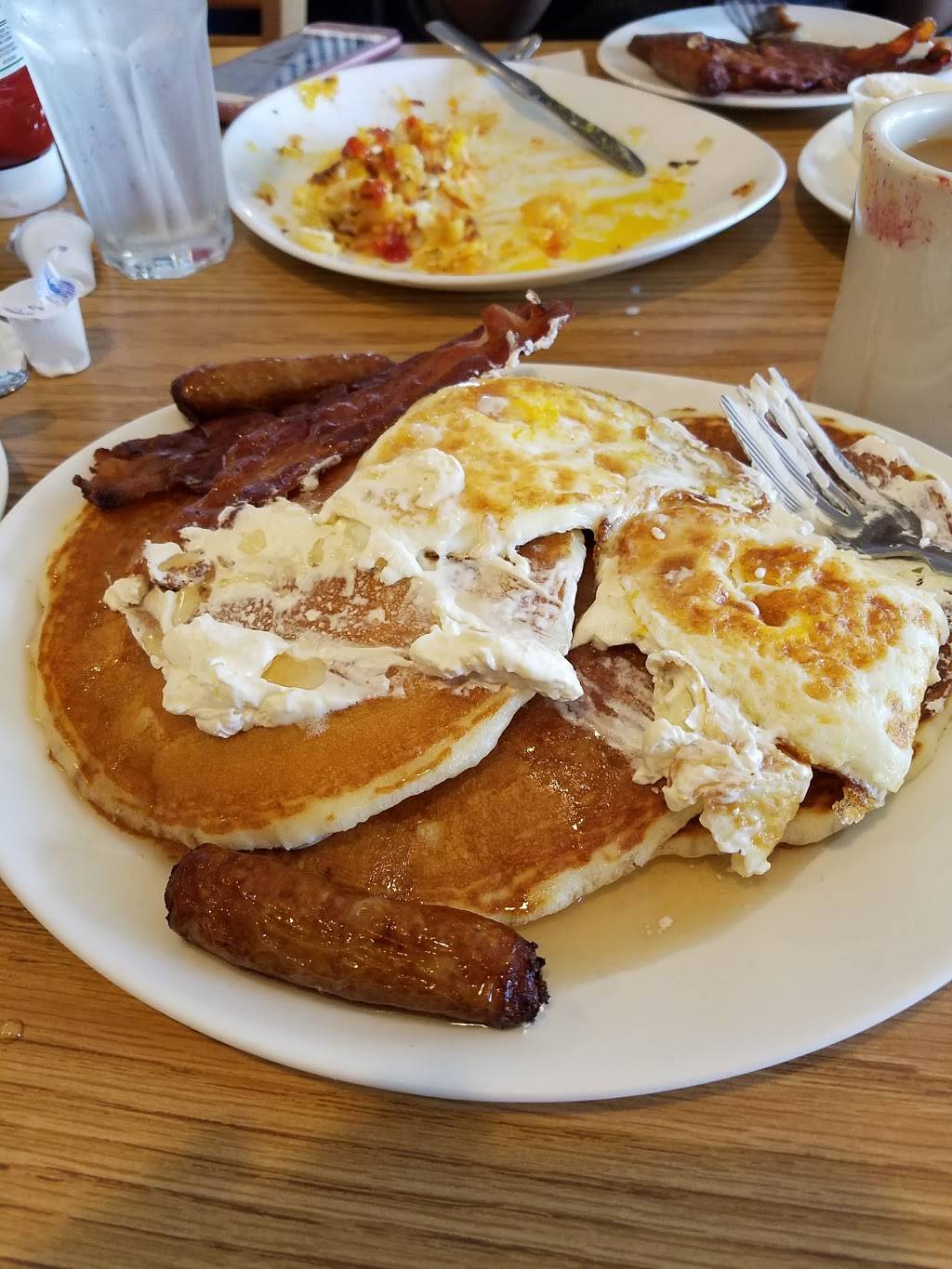 Daivas Grille | restaurant | 6750 Ridge Ave, Philadelphia, PA 19128, USA | 2155084400 OR +1 215-508-4400