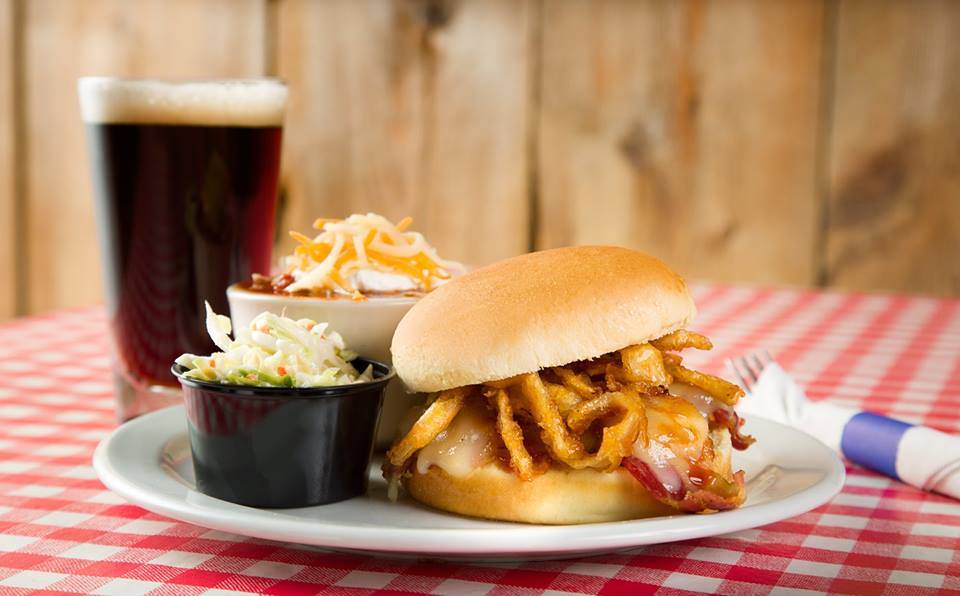 The Pipeline Smokehouse & Bar | restaurant | 9104 US-31, West Olive, MI 49460, USA | 6167380088 OR +1 616-738-0088