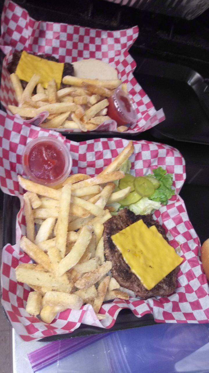 Willies Famous Wings | restaurant | 908 Woodland St, Columbia, TN 38401, USA | 9319820460 OR +1 931-982-0460