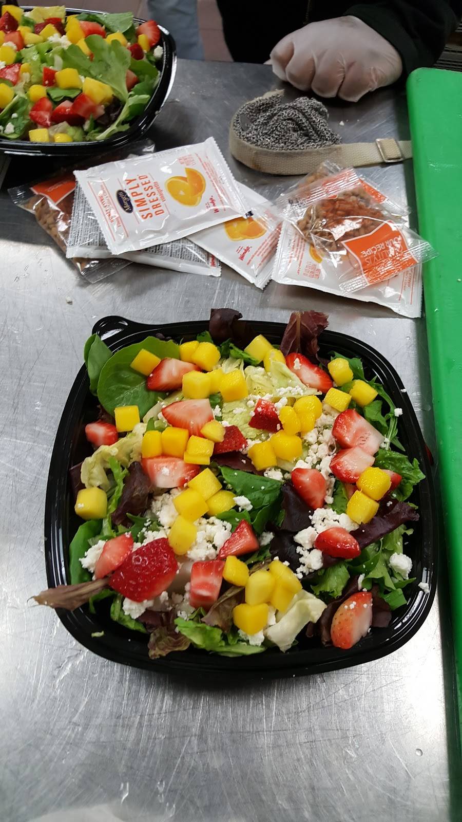 Wendys | restaurant | 427 Springfield Ave, Newark, NJ 07103, USA | 9732422120 OR +1 973-242-2120